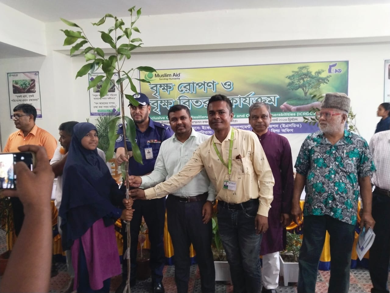 সুন্দরবনসংলগ্ন উপকূলে সবুজ বেষ্টনী গড়তে শিক্ষার্থীদের ৫ হাজার গাছ